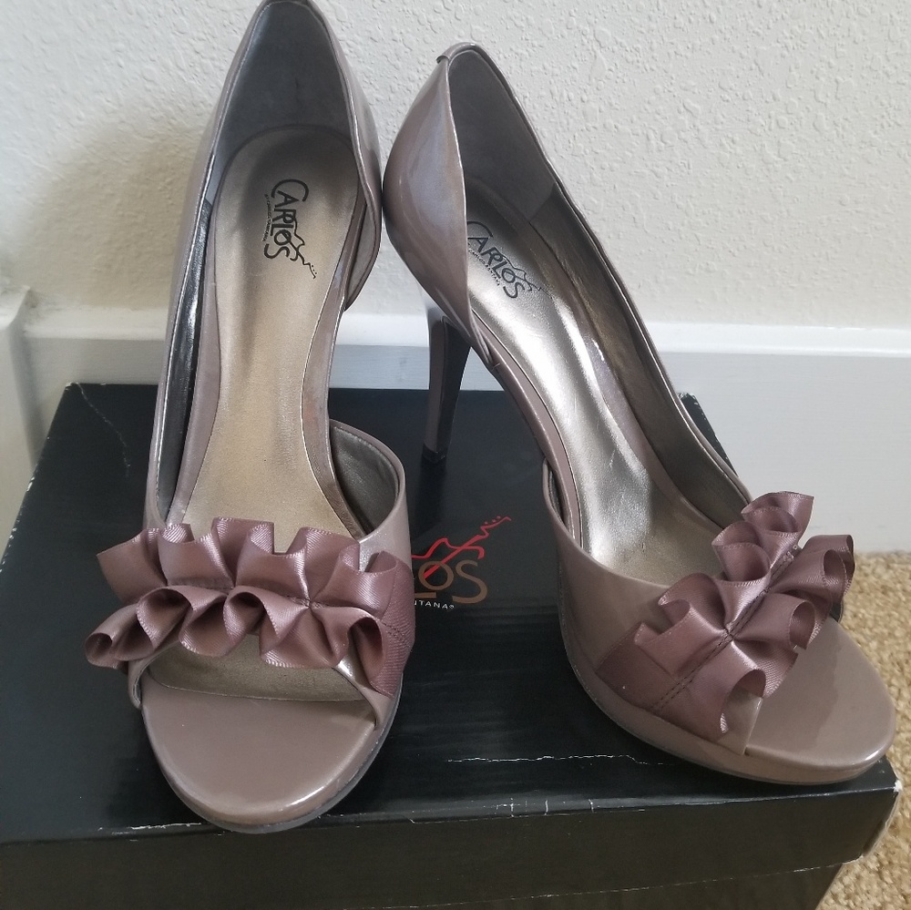 Carlos Santana pretty taupe heels